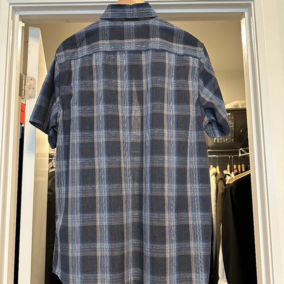Lee Men's Button-down - Picture 3 of 3